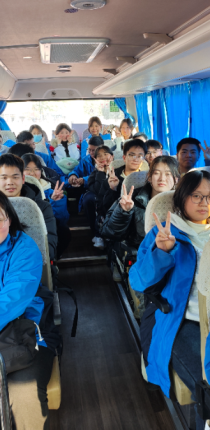 遂宁：一条代表建议背后的民生温度 500余名乡村学子坐上“回家专车”