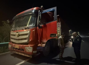 凌晨利剑出鞘！大英县交通运输综合行政执法大队查获“百吨王”，超限率达168.78%！