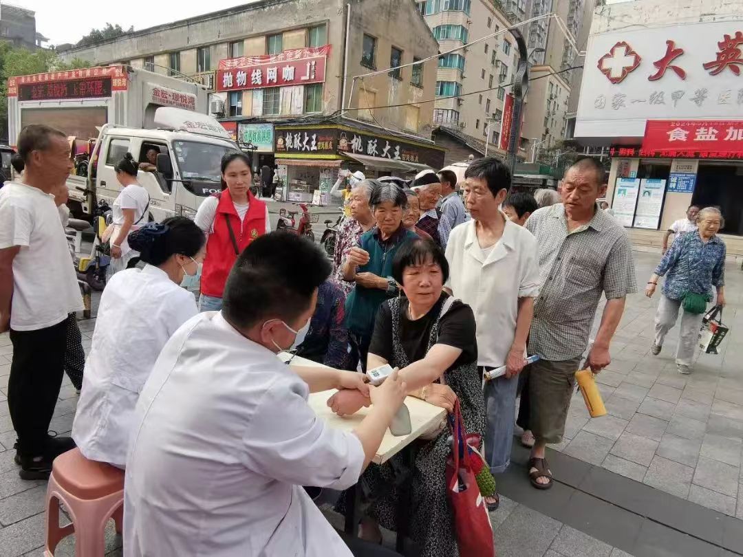 2024年5月19日，残联会同大英县人民医院天保院区、各镇（街道）在朝阳广场开展“科技.jpg