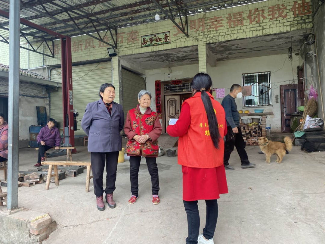 蓬莱镇吊脚楼村志愿者入户开展“抵制高额彩礼 倡导文明婚俗”宣传活动.png