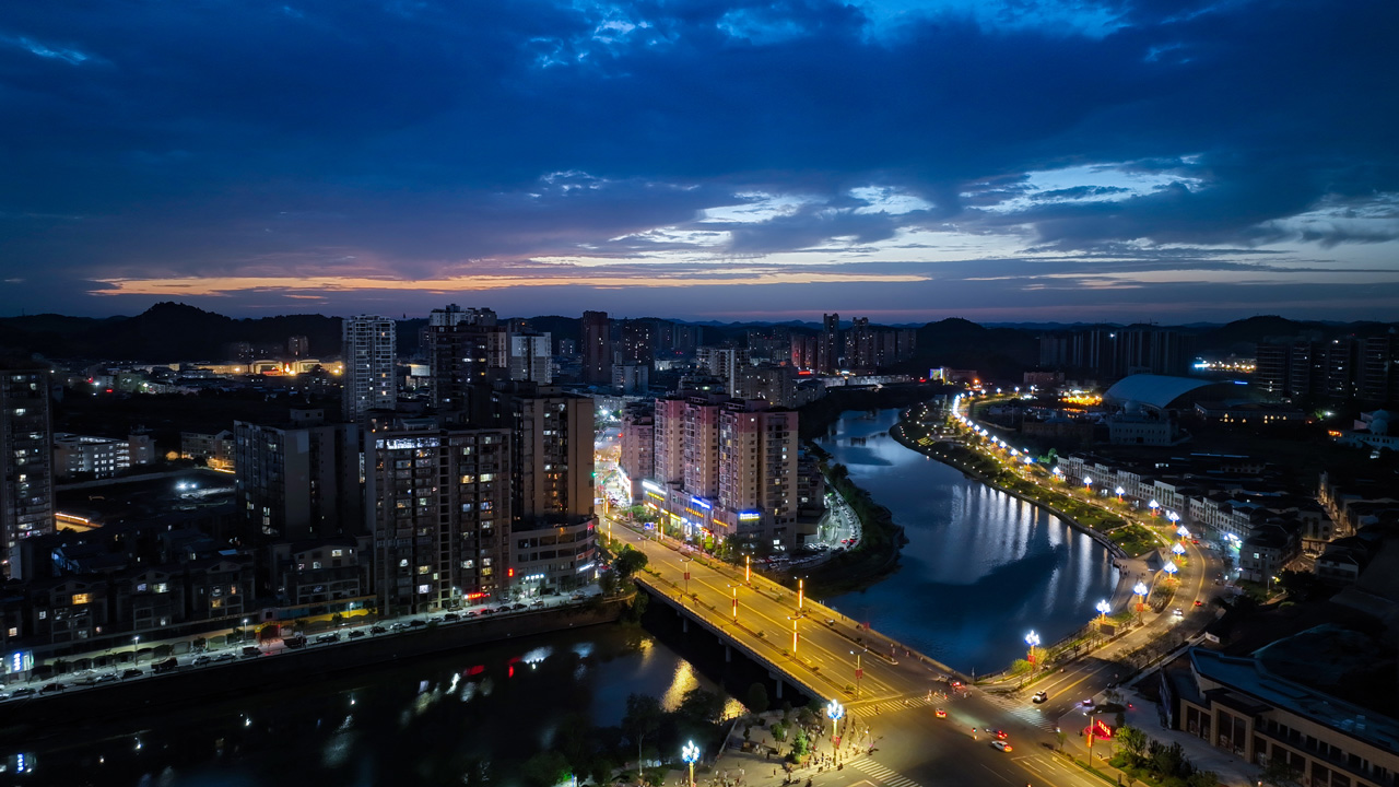 2023-07-04滨江路夜景-拍摄张昌明.jpg
