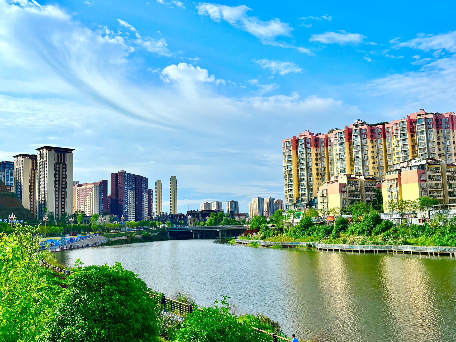 web何富建 家乡的碧水蓝天白云 13778723787 郪江湿地公园.jpg