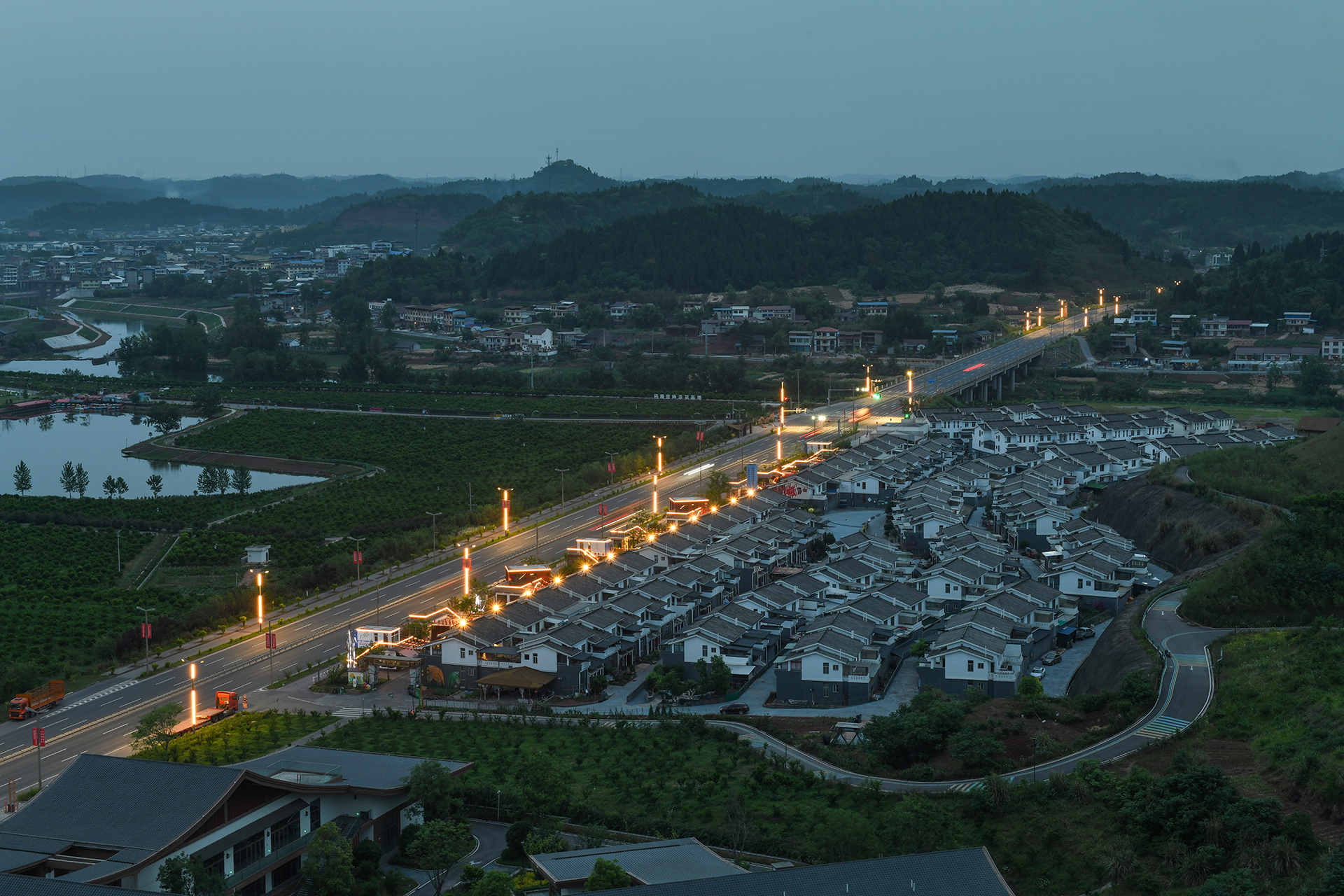 web李鹏 土门垭之晨 13909061918 于土门垭修书亭2025年5月10日拍摄。遂宁市税务局稽查.jpg